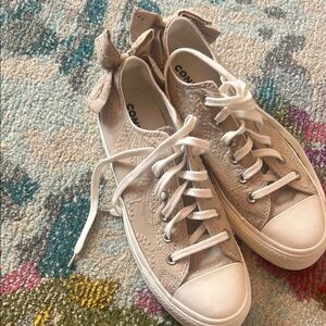 Converse Women's Cream Sneakers with bows